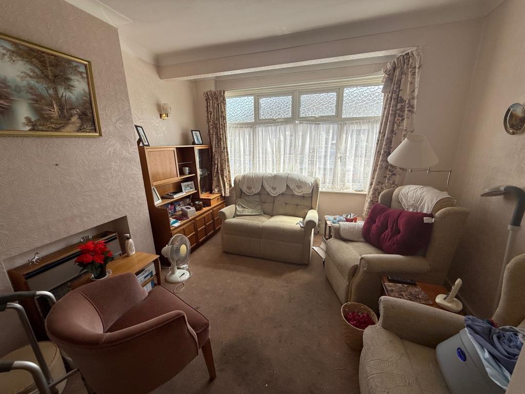 Lot: 79 - THREE-BEDROOM HOUSE IN NEED OF IMPROVEMENT - Lounge area with window to front aspect